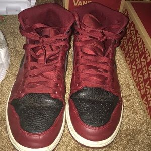 Jordan 1 Retro Mid team Red Black reverse banned